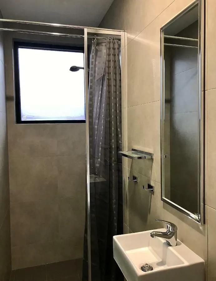 Breeze Lodge Brisbane Hostel